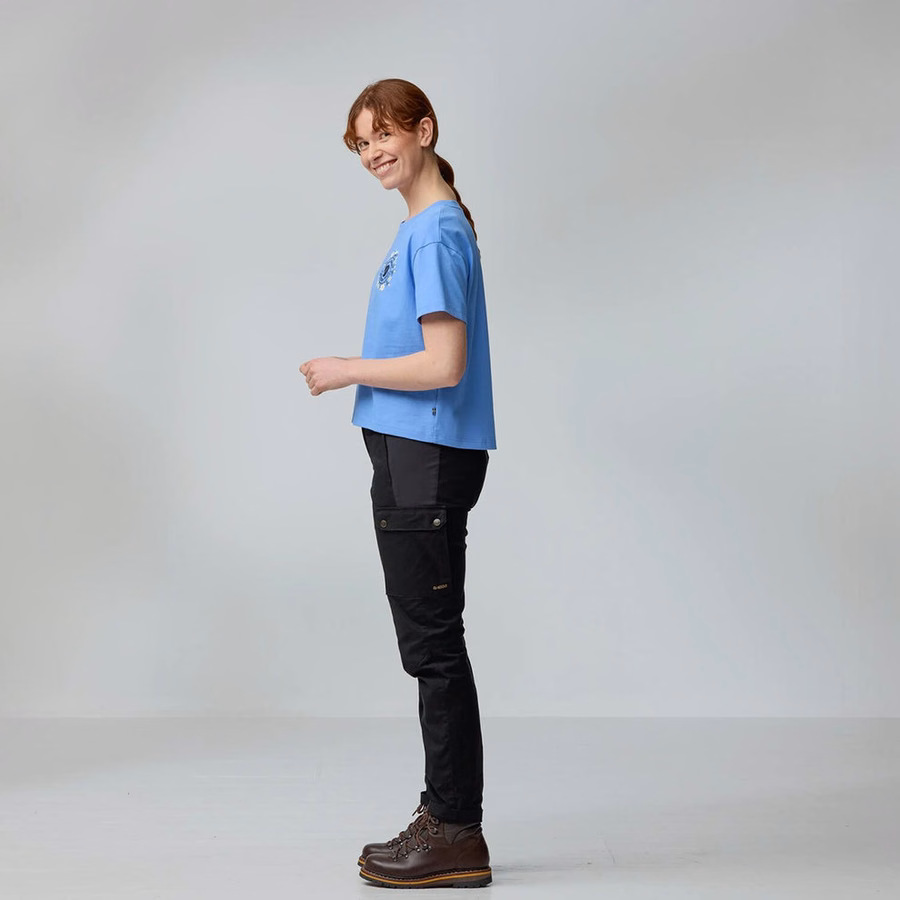 Kvinnors Fjällblomster Logotyp T-shirt